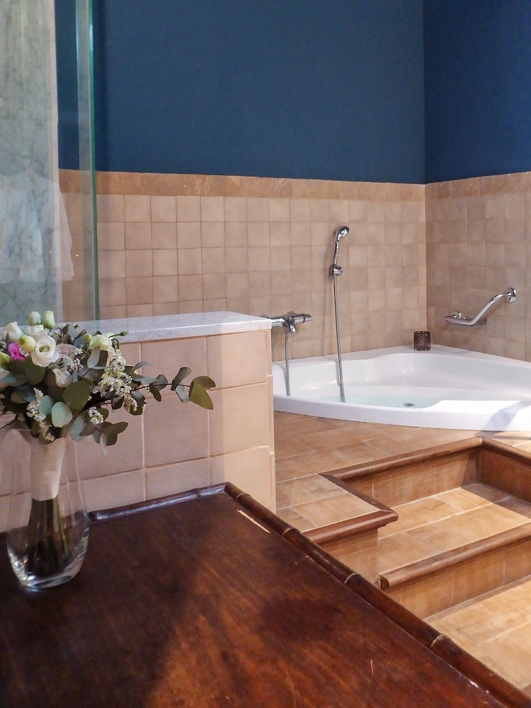 Classic Suite, Balcony - Photo 7