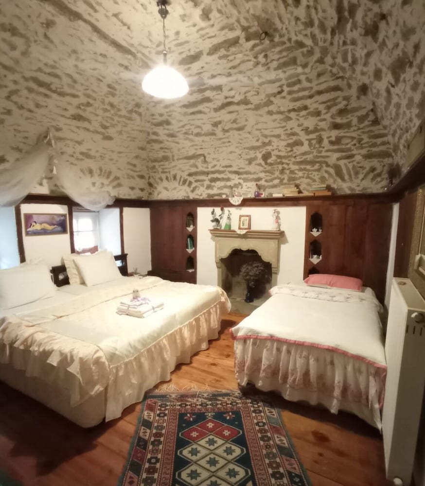 Design Triple Room, 1 Bedroom photo 3