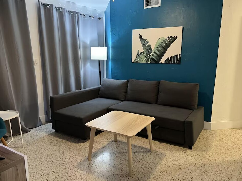 EatRestPlay One-Bedroom Sleeps 4