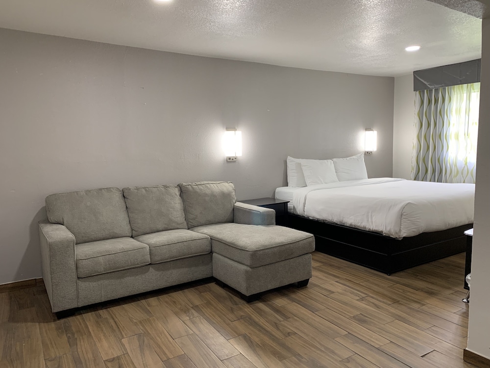 Grand Studio Suite, Multiple Beds, Non Smoking, Kitchenette