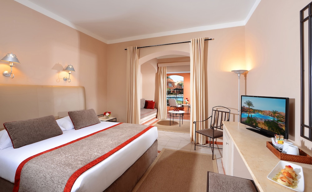 Family Double Room, Pool View (Deluxe)