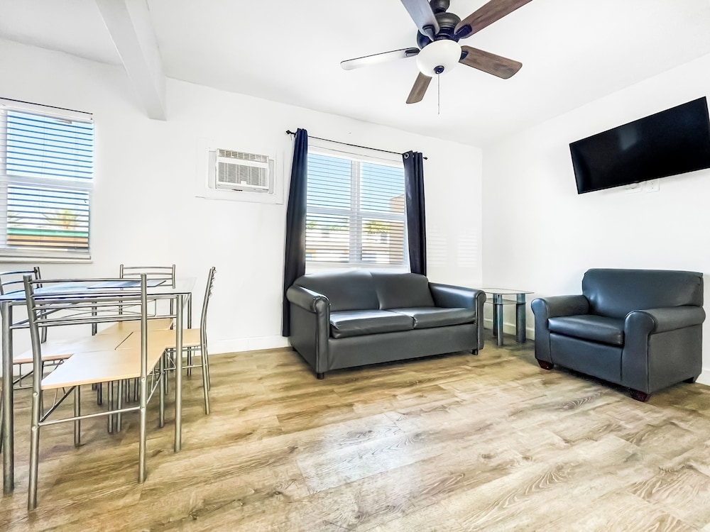 Apartment photo 2