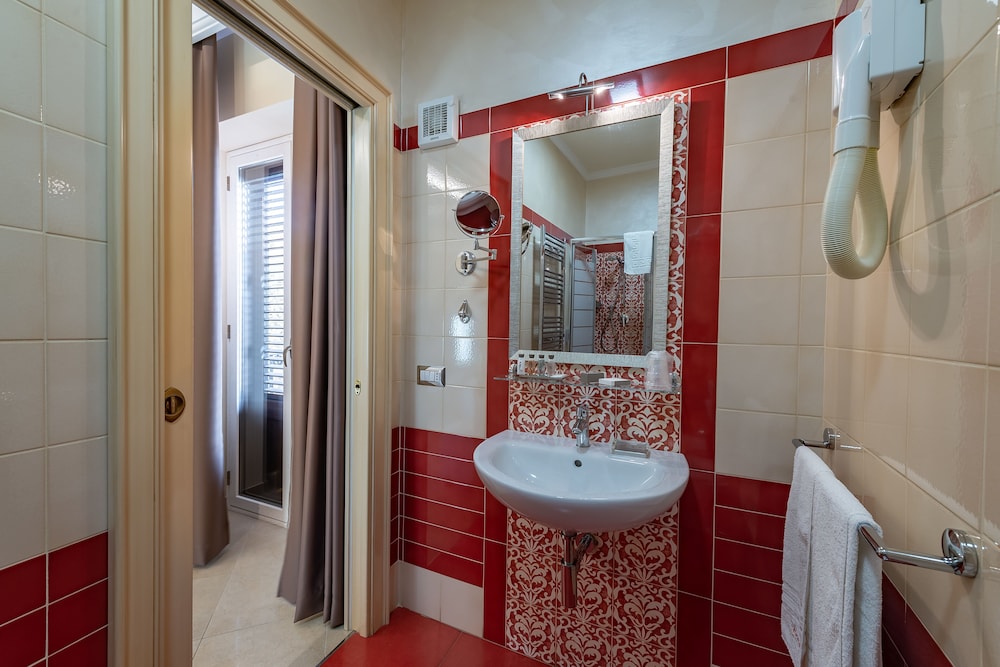 Superior Room, City View (202) - Photo 11