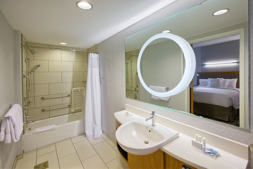 Suite, 1 King Bed with Sofa bed (Mobility Accessible, Tub)