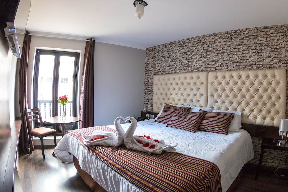 Superior Room, 1 King Bed photo 3