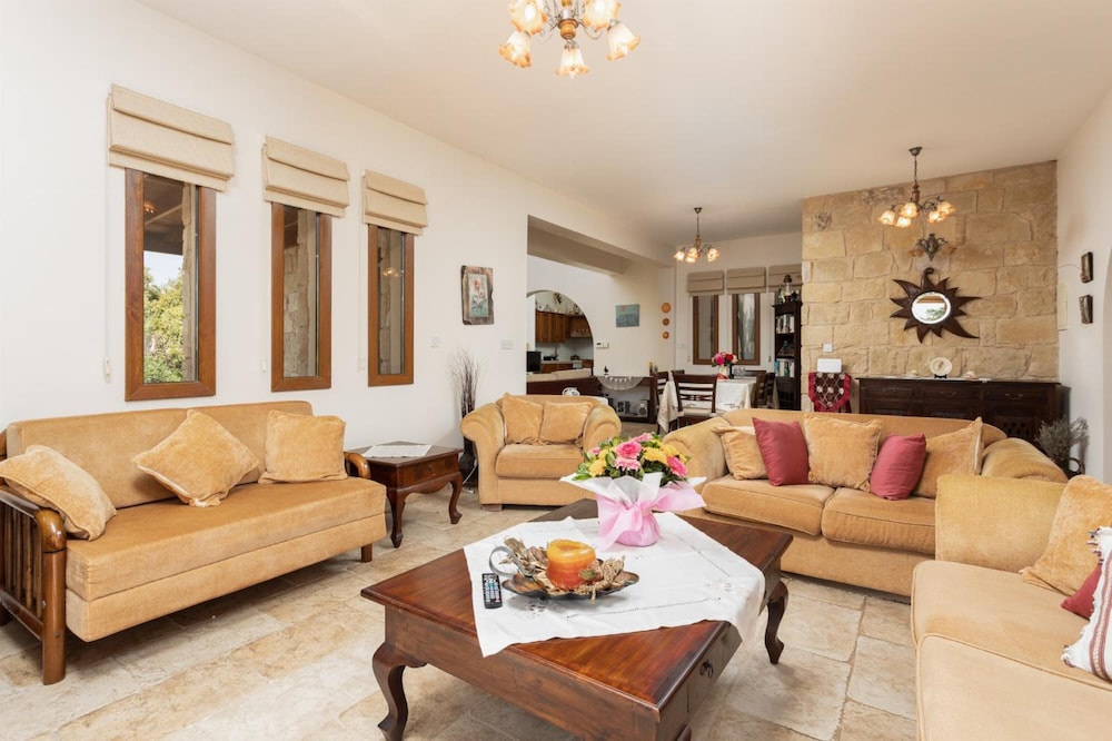 Villa photo 1