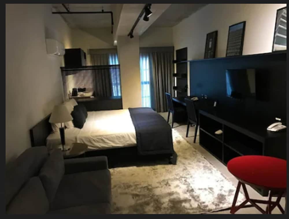 Superior Studio, Annex Building