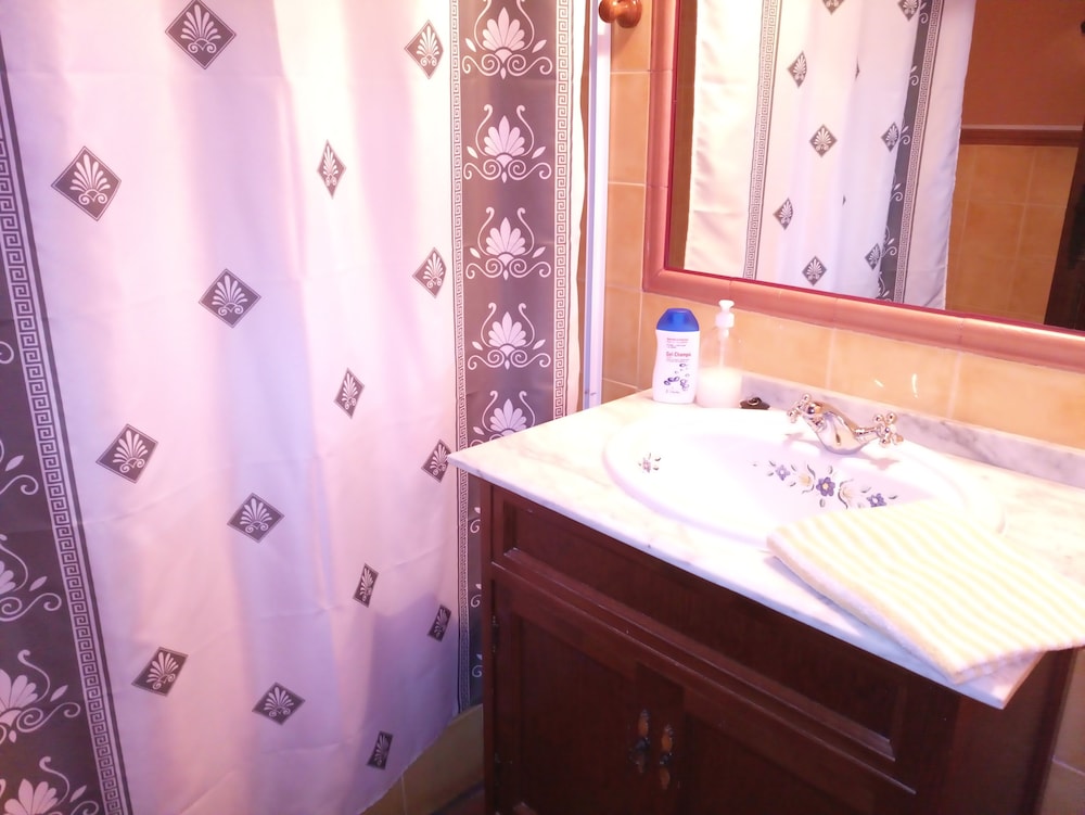 Superior Double Room, 2 Twin Beds - Photo 8