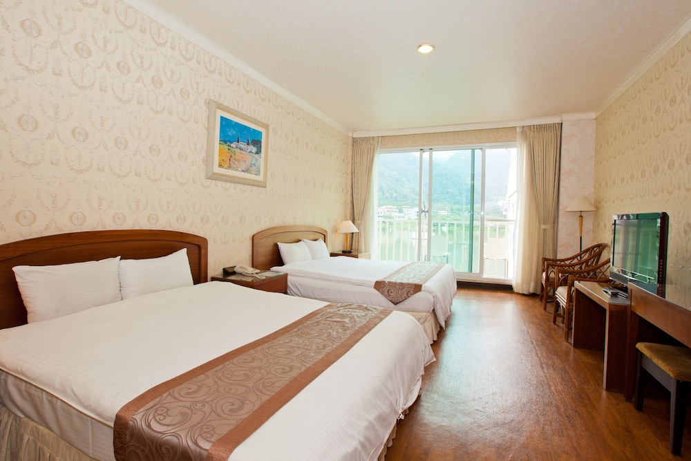 Quadruple Room, Lake View photo 1