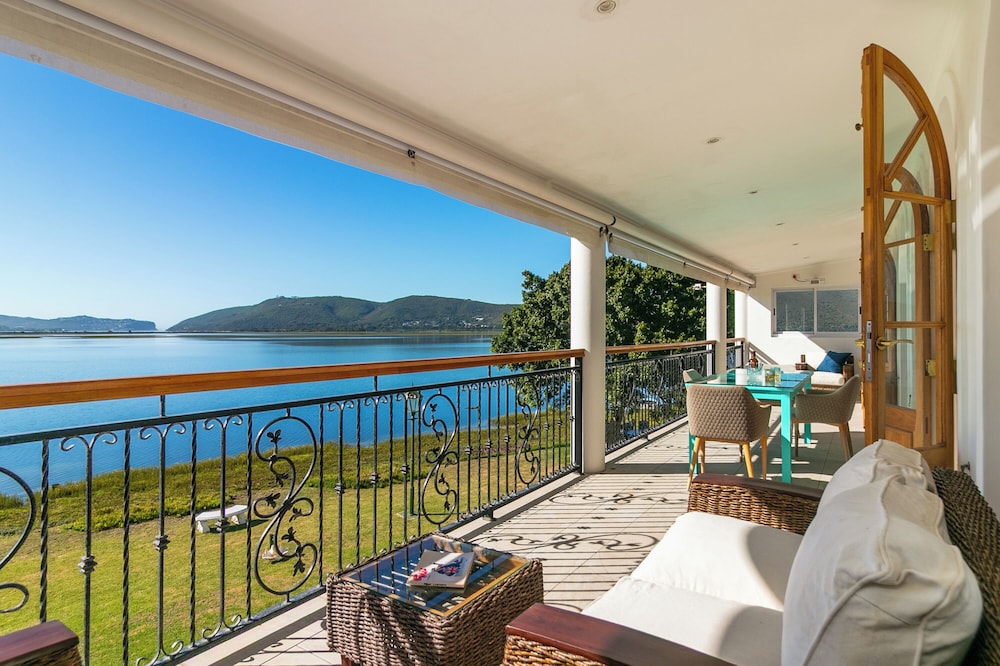 Executive Penthouse, 1 King Bed, Lagoon View photo 3