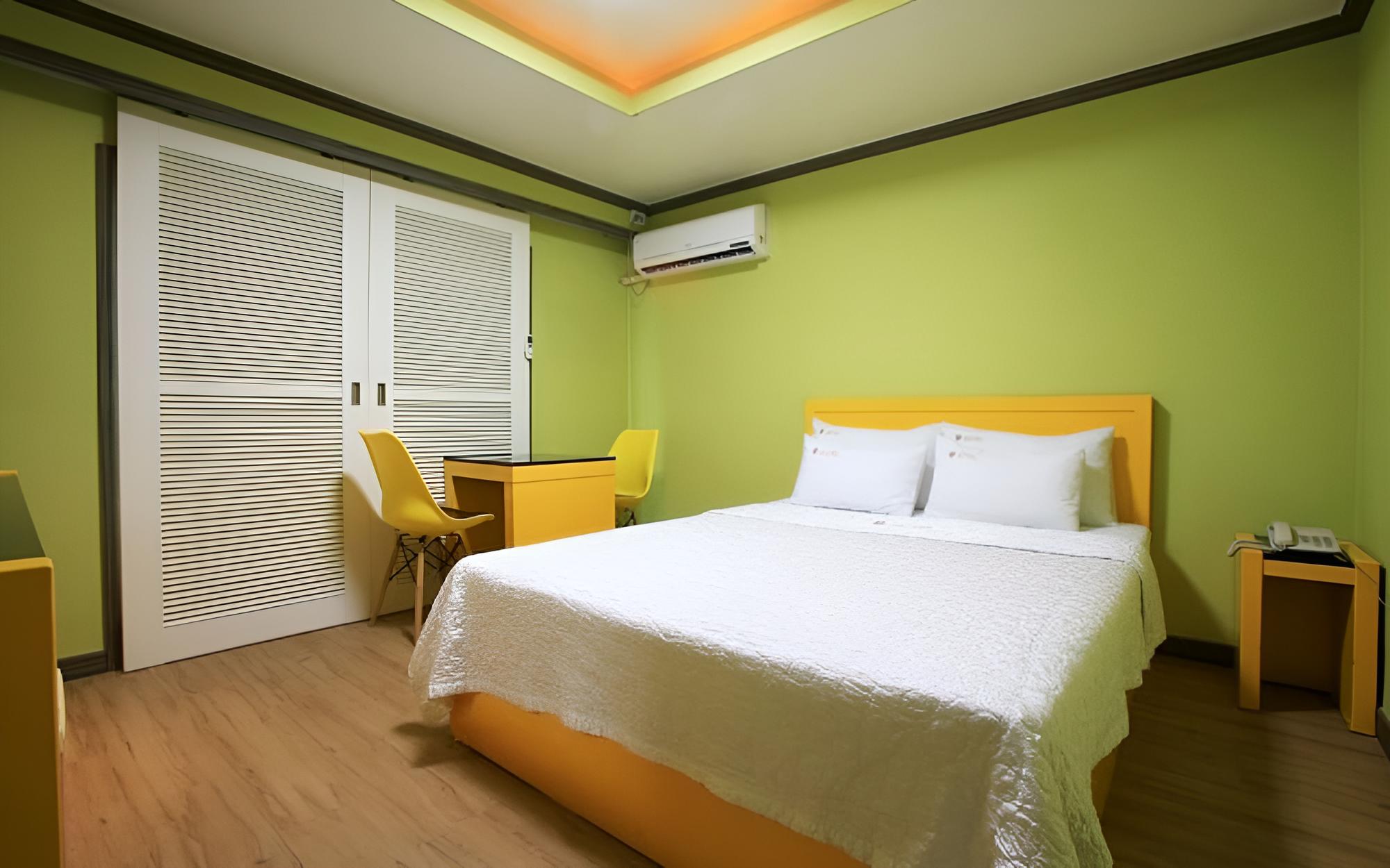 Room (Standard Room)