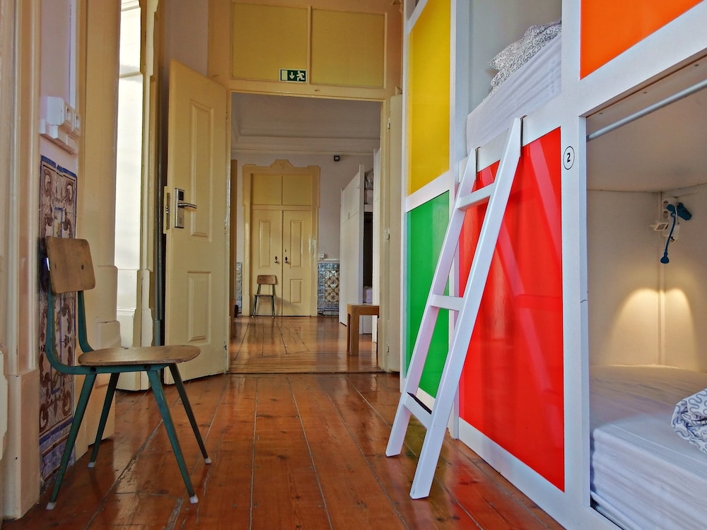 Shared Dormitory, Shared Bathroom (1 Bed in a 8 Bed Dorm - Passage) photo 3