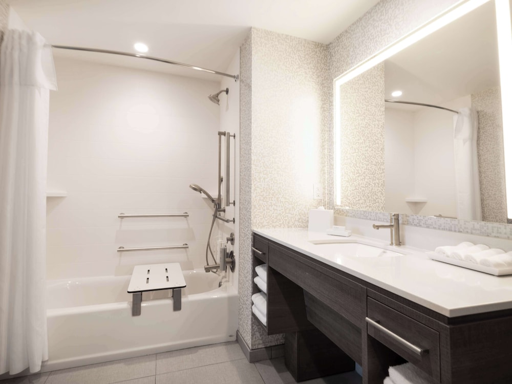 Studio Suite, 1 King Bed, Accessible, Bathtub - Photo 2