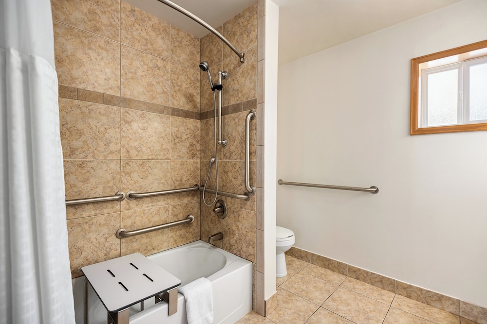 Standard Room, 2 Queen Beds, Handicap Accessible - Photo 4