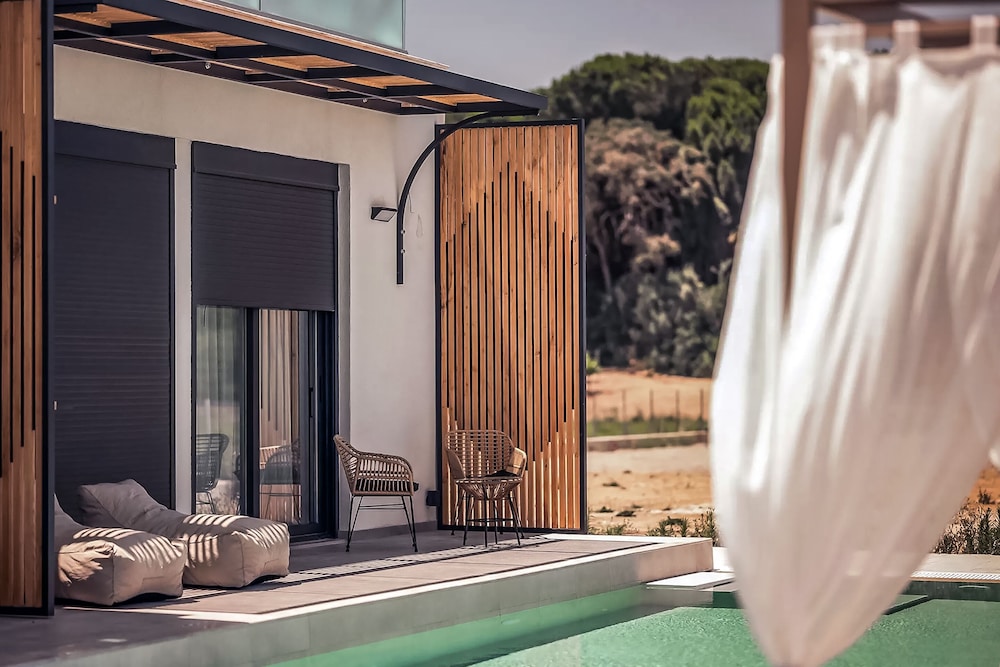 Superior Double Room-Sharing Pool - Sea View photo 3