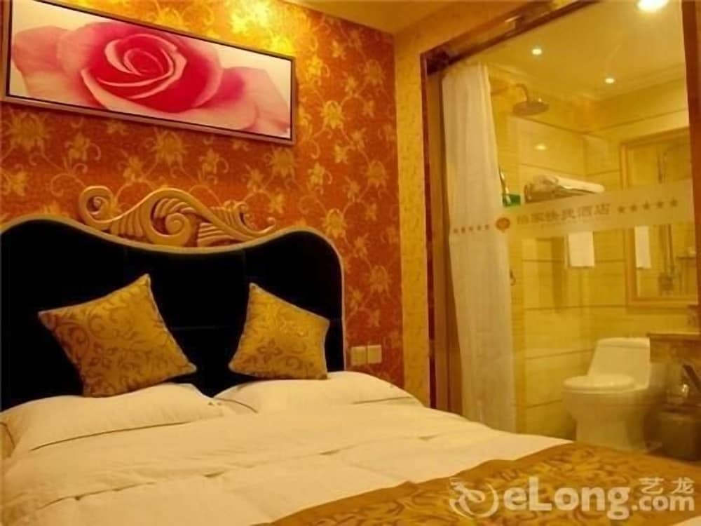 Deluxe Room, 1 Queen Bed