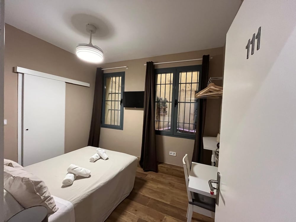 Standard Double Room, Ensuite photo 3