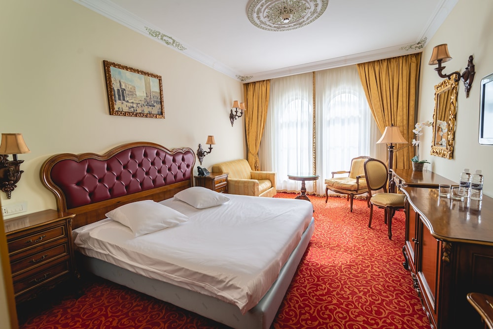 Standard Triple Room, 1 Double Bed with Sofa bed photo 2