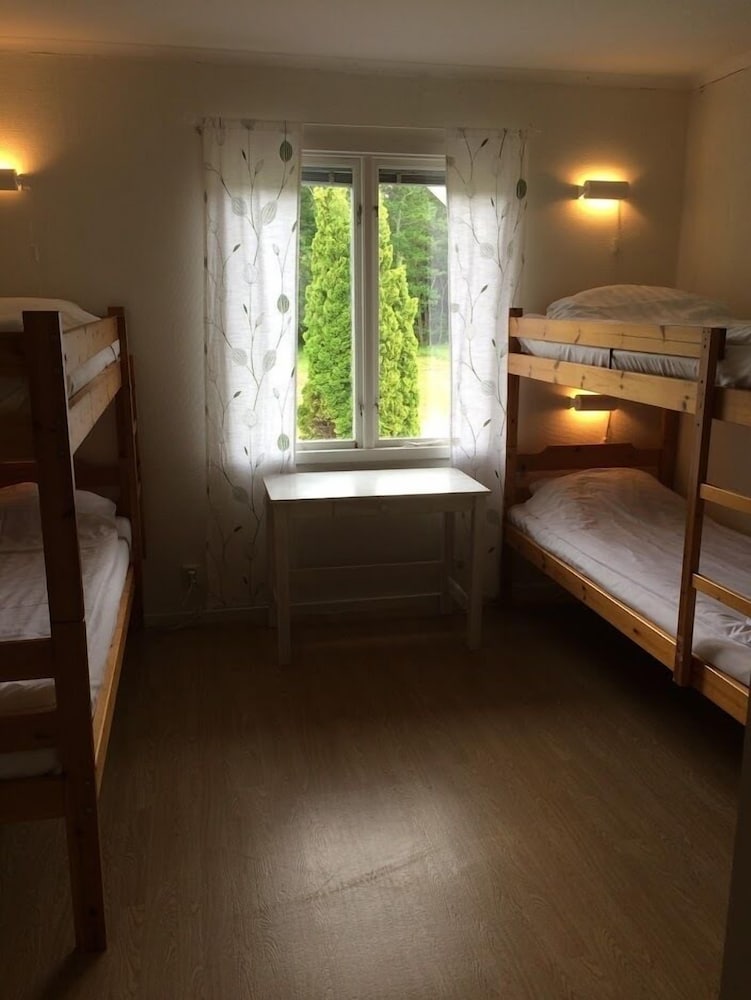 Basic Quadruple Room, Shared Bathroom photo 2