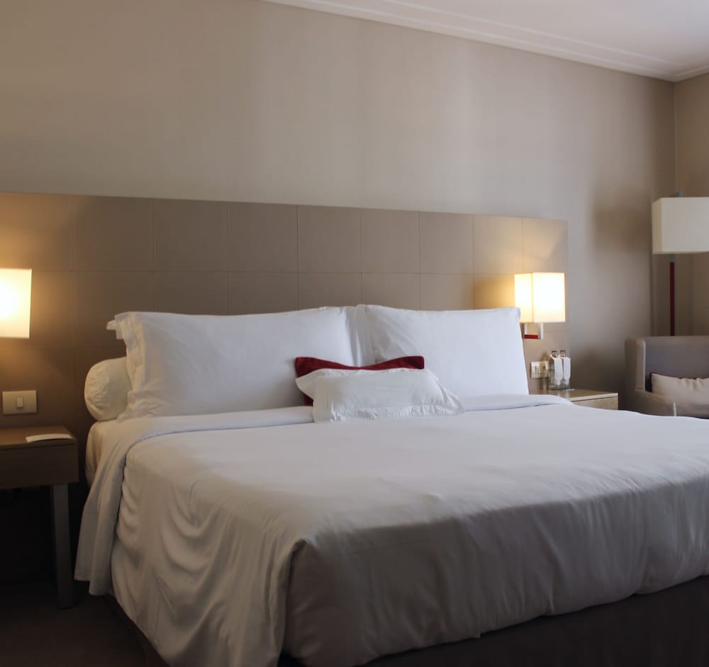 Classic Room, 1 King Bed (Walk-In Shower)