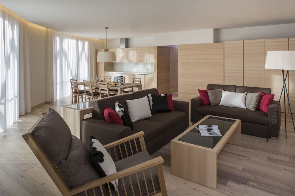 Deluxe Apartment, Balcony, Mountain View (2 Double Beds, Kitchenette) photo 1