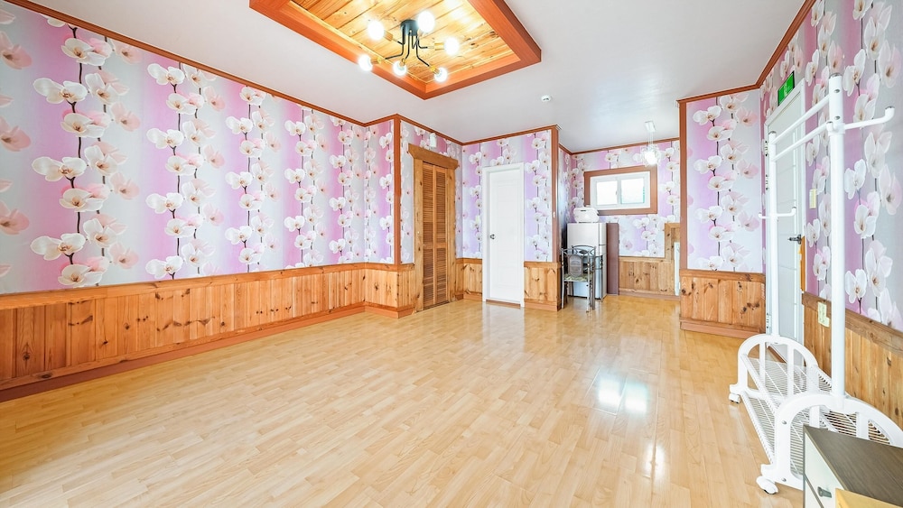 Basic Room, 1 Bedroom (Ivy) - Photo 6