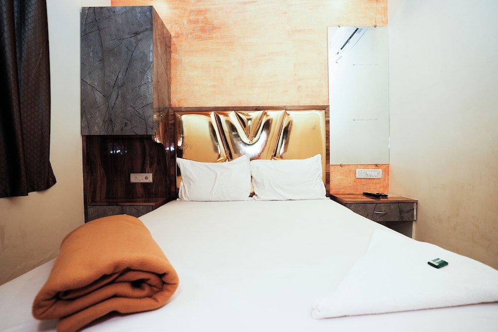 Deluxe Room - Photo 23