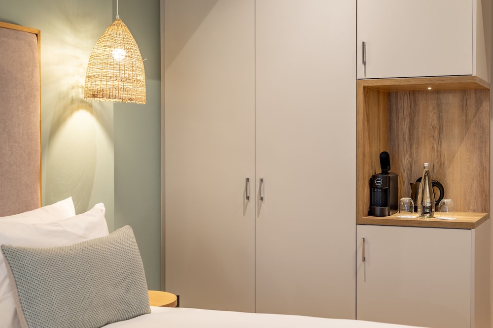 Luxury Suite - Photo 6