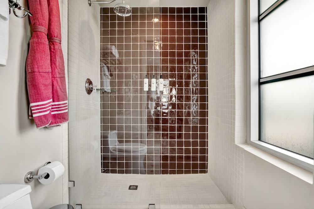 Studio, 1 King Bed, Balcony - Photo 2