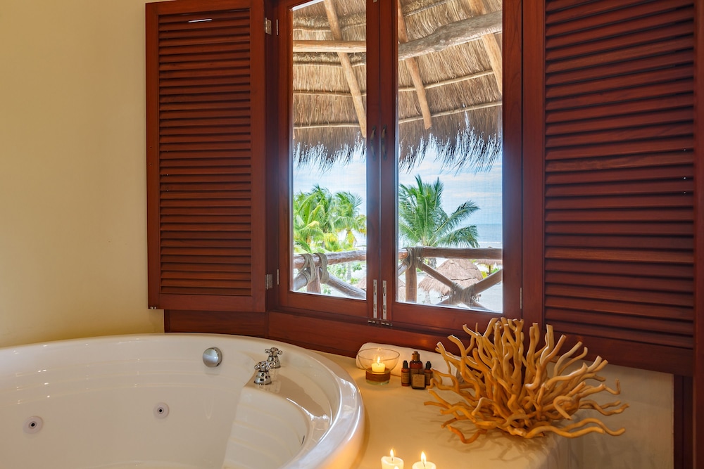 Superior Suite, Jetted Tub - Photo 9