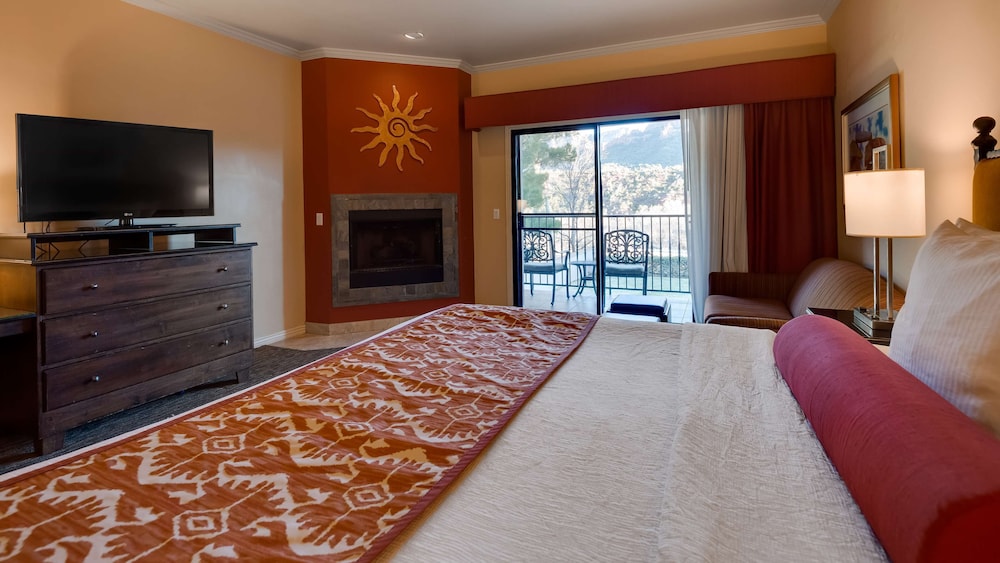Signature Room, 1 King Bed, Non Smoking, Fireplace (with Sofabed)