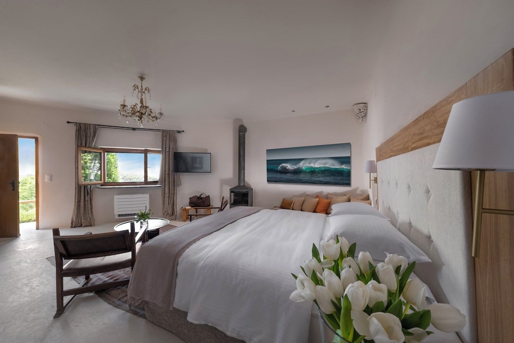 Executive Suite with Panoramic Sea View - Io