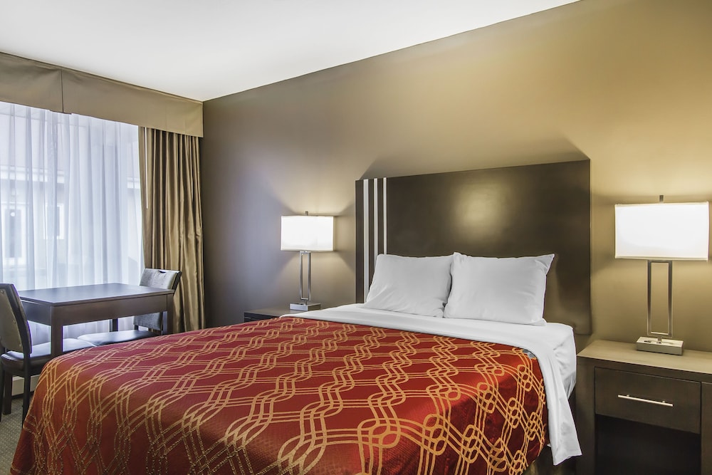 Standard Room, 1 Queen Bed, Non Smoking - Photo 1