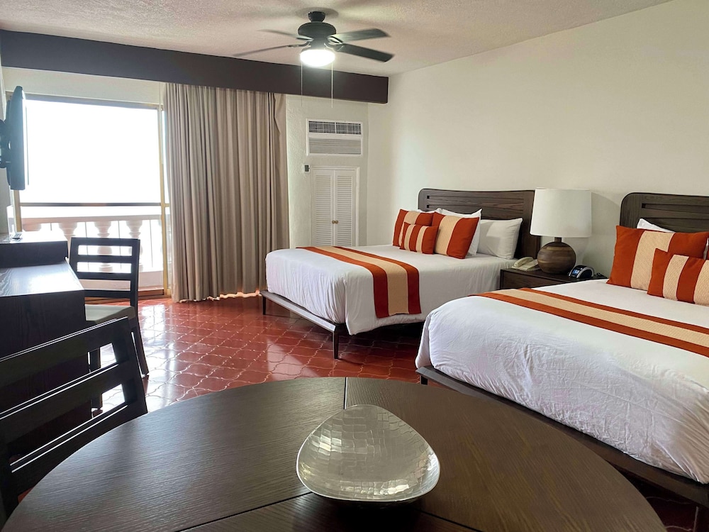 Deluxe Studio, 2 Queen Beds, Non Smoking, Ocean View (Kitchenette, Balcony) - Photo 1