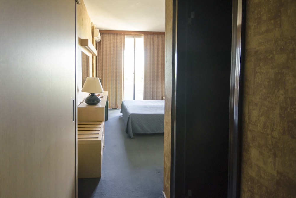 Standard Triple Room, Balcony photo 3