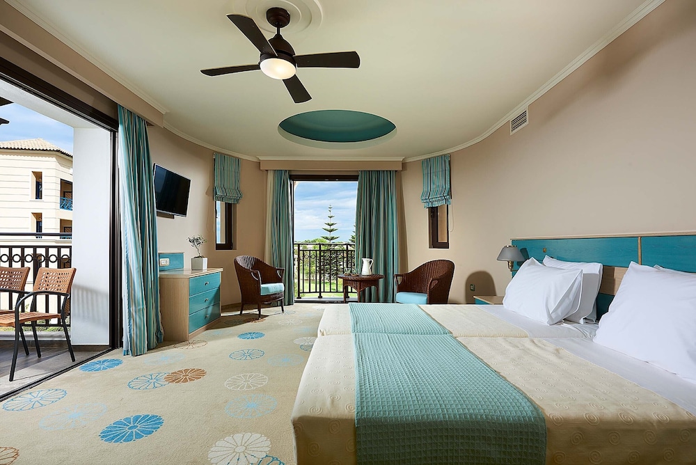 Family Room (Main Building) - Photo 1