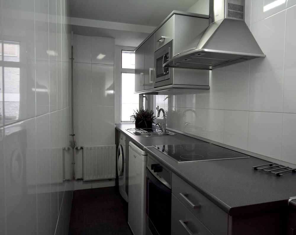 Apartment (6A) - Photo 4