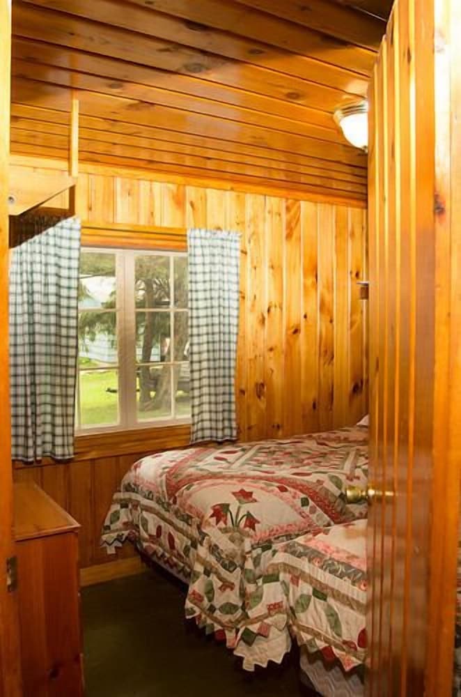 Cabin, 2 Bedrooms (Cabin 6, 7, or 8) photo 2