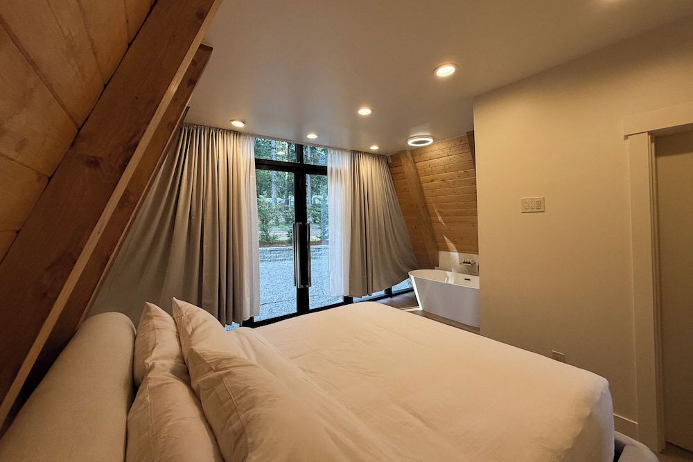 Premium Cabin photo 2