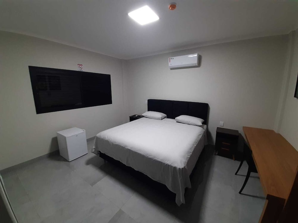 Deluxe Suite, 1 Queen Bed