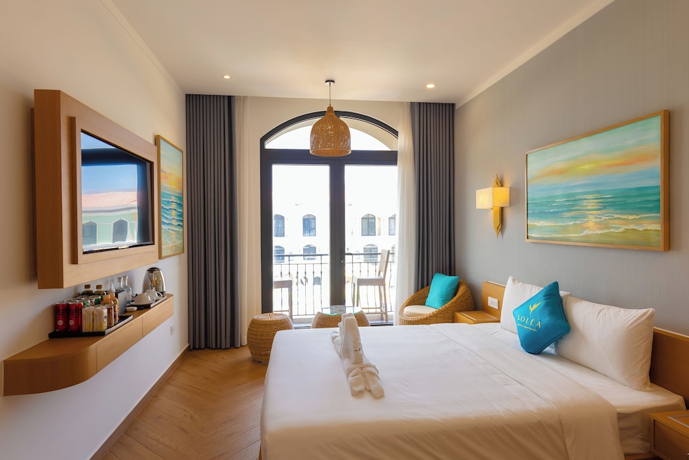 Premium Double Room, Balcony, City View - Photo 4