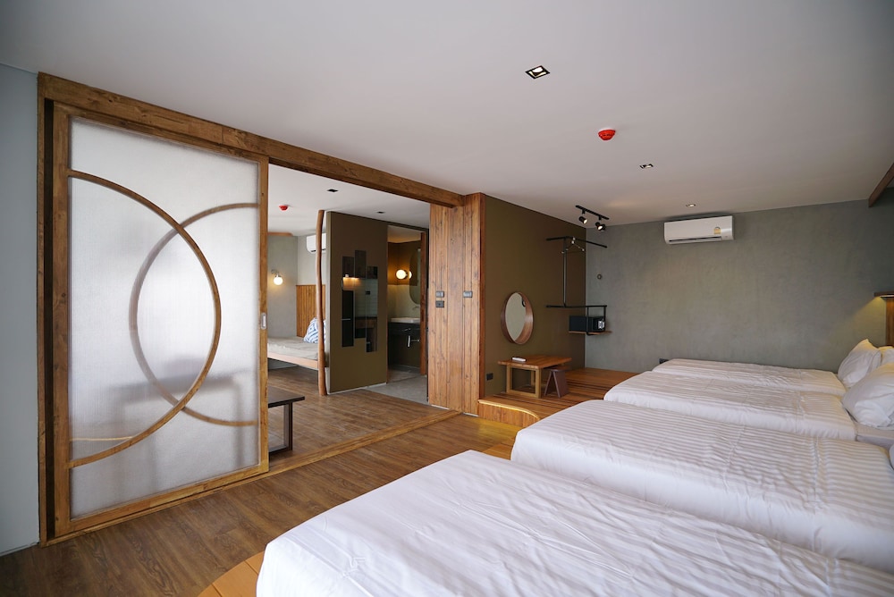 One-Bedroom Quadruple - Photo 7