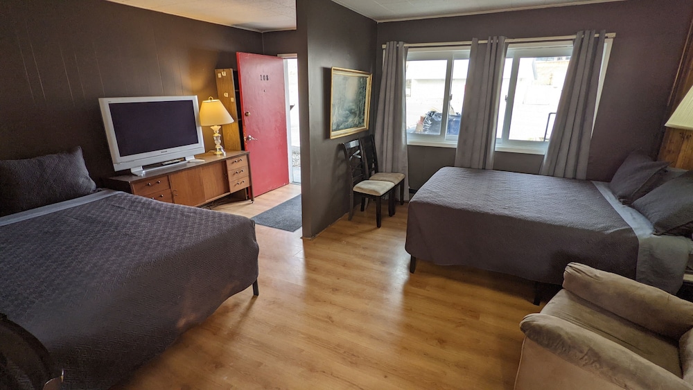 Standard Room, 2 Queen Beds, Kitchen photo 1