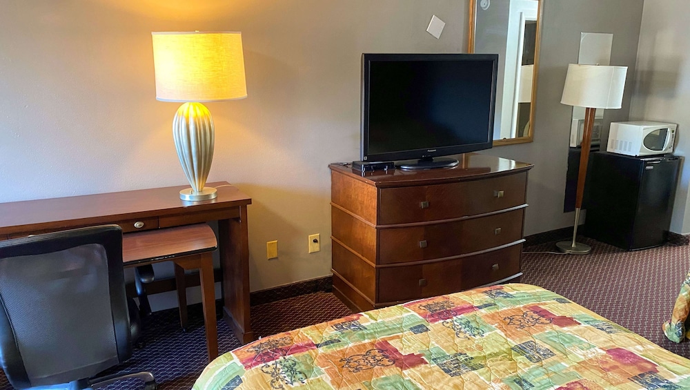 Standard Room, 2 Double Beds, Smoking, Refrigerator & Microwave - Photo 3