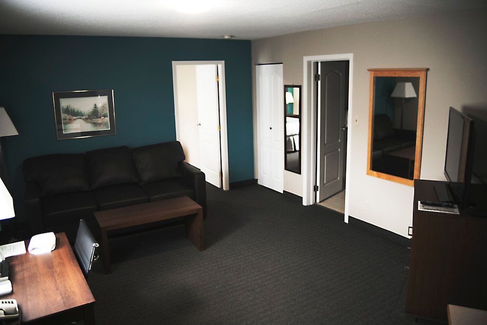 Suite, 1 King Bed, Non Smoking - Photo 3