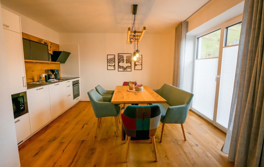 Comfort Apartment, 3 Bedrooms, Balcony, Mountain View photo 1