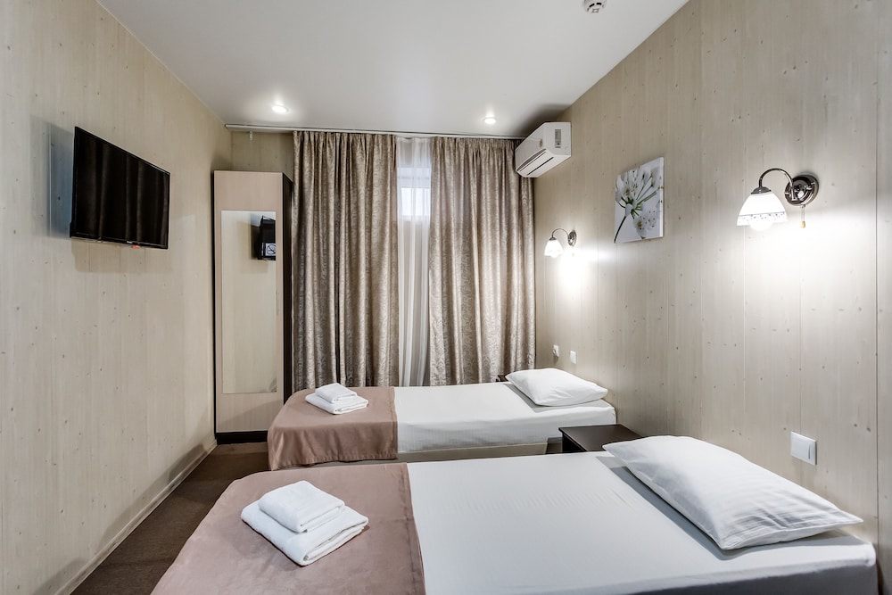 Standard Twin Room, 2 Twin Beds photo 3