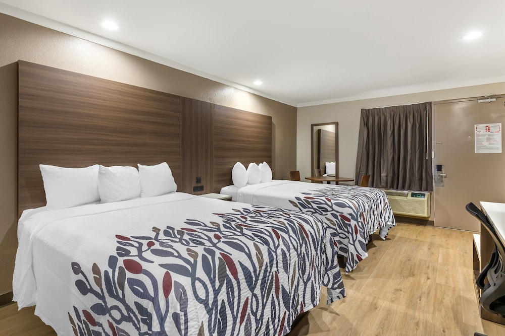 Deluxe Room, 2 Queen Beds, Non Smoking, Kitchen - Photo 1