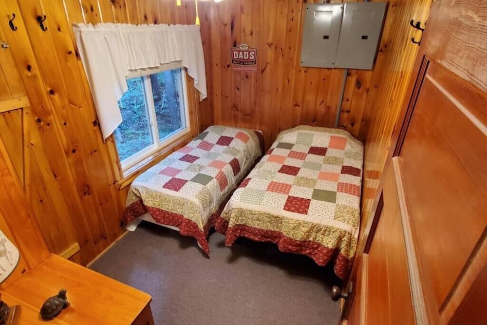 Bass Cabin-Quiet 2 Bedroom Bass Cabin in the Trees photo 3