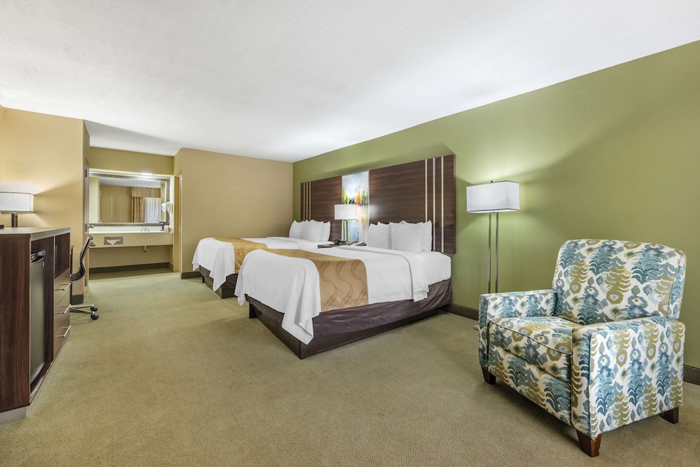 Standard Room, 2 Queen Beds, Non Smoking - Photo 4